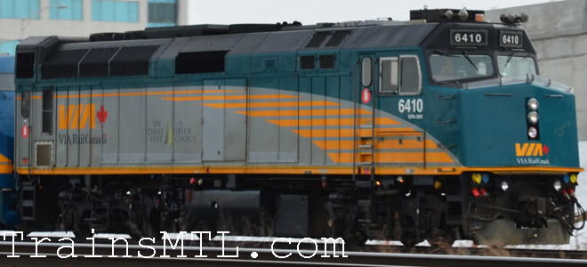 Locomotive VIA6410 right side / coté droit
